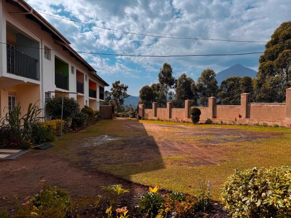 Muhabura View Guest House, Book  Kisoro Uganda