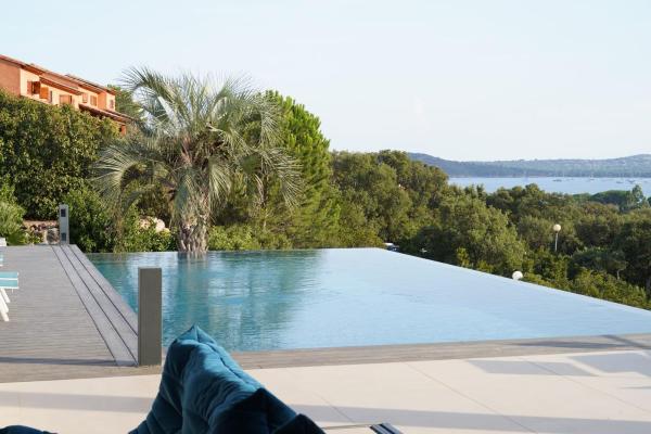 Villa Casa Di Pinarellu, Book  Hoteller i Korsika med pool, Swimmingpool