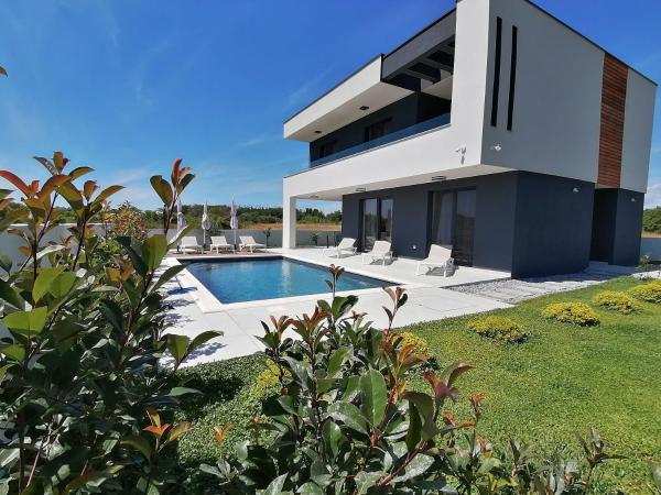 Villa NEW VILLA ANGELO, Book  Hoteller i Zadar County med pool, Swimmingpool