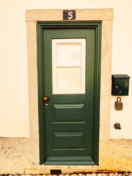 Cascais Little Garden Rooms Old Town, Book  Lisbon Region hoteller med parkering, Parkering
