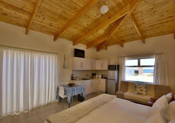 Atlantic Breeze Self Catering Units, Book  Swakopmund hoteller med parkering, Parkering