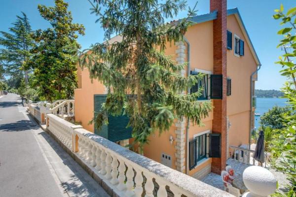 Apartments Villa Magnolia, Book Lejlighed Mali Lošinj 