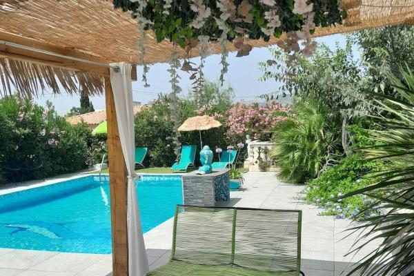 Grande Villa avec Piscine privée 6 pers, proche de Cassis et Marseille, Book  Hoteller i Carros med parkering, Parkering