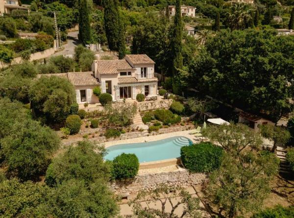 Villa With Pool And Views Of Cannes, Book  Rhône-Alps hoteller med pool, Swimmingpool
