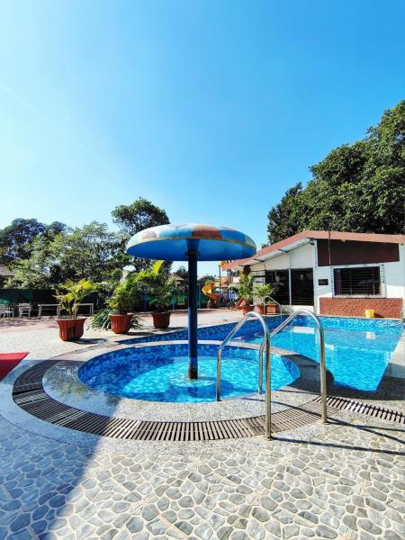 Bigg Boss Villa, Book  Hoteller i New Delhi med pool, Swimmingpool