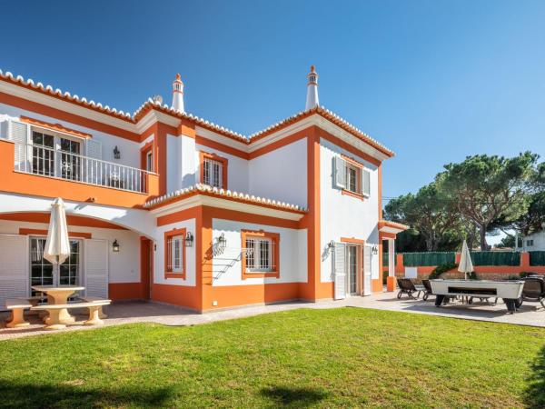 Holiday Home 4-Schlafzimmer-Villa- Garten- Pool- Strand by Interhome, Book  Albufeira Albufeira