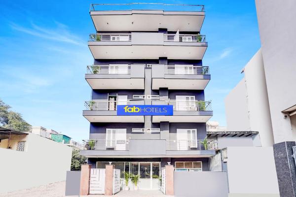FabHotel Cyberhub Suits, Book  Gurgaon 