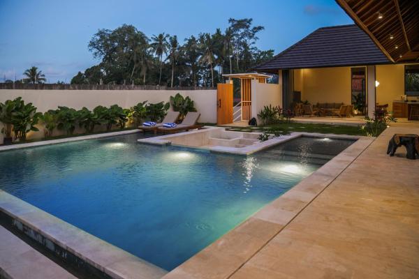 2BDR Villa Aurelia - Construction nearby, Book  Bedahulu hoteller med pool, Swimmingpool