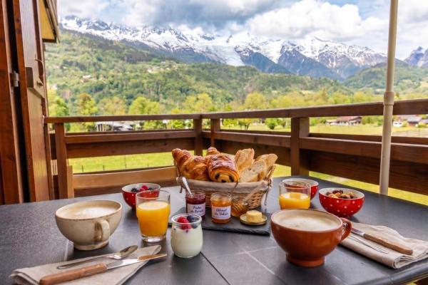 Morillon Village Appartement vue montagne, Book  Hoteller i Rhône-Alps med parkering, Parkering