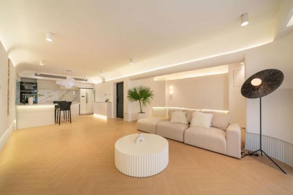 pure home-near the bund and Yu Garden nice view and beautiful scenery, Book  Shanghai Shanghai
