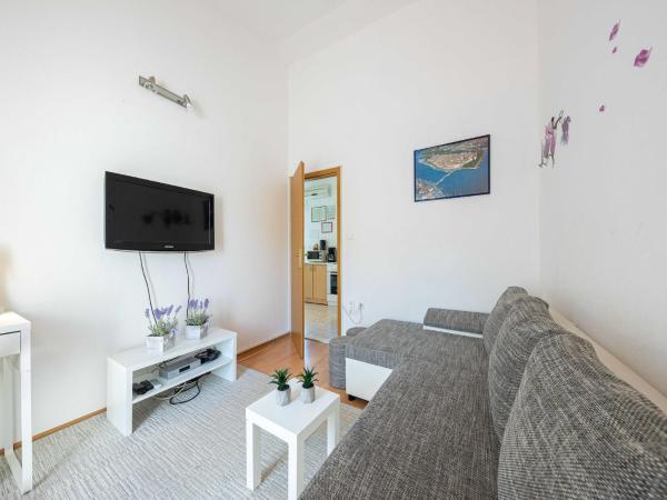 Spacious Prgomet Retreat with Private Pool, Fitness Centre, and Garden - Three Bedroom Villa, Book  Prgomet Split-Dalmatia County