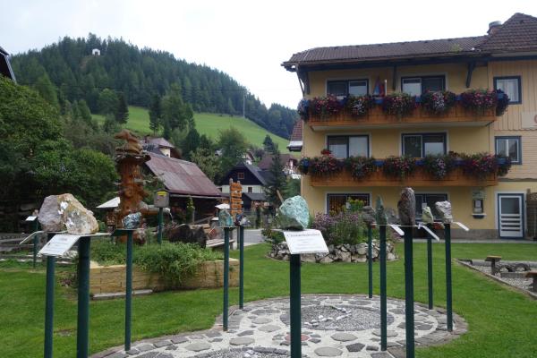 Edelsteinhotel Guniwirt, Book Hotel  
