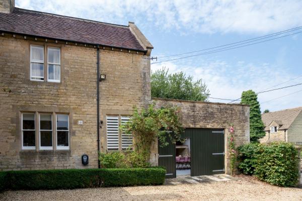 Cotswold Village Farmhouse 3 ensuite bed parking - Pass the Keys, Book  Preston Gloucestershire