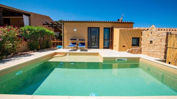 Villa Vincent, Book  Hoteller i Costa Paradiso med pool, Swimmingpool