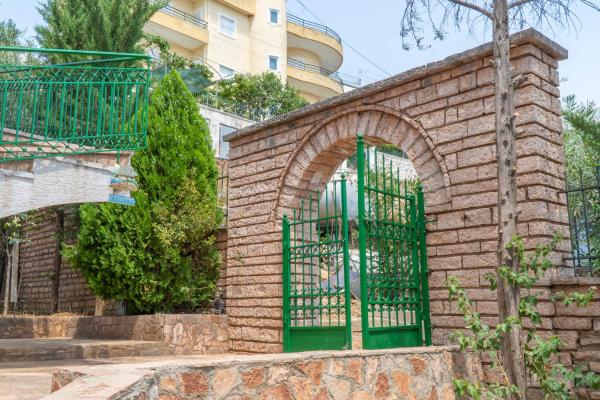 Horizon view apartments, Book Lejlighed Vlorë County hoteller med parkering, Parkering