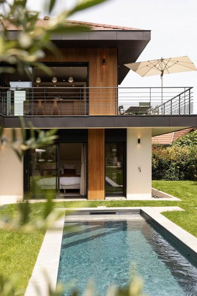 La Villa 225 - Lac Annecy, Book  Rhône-Alps hoteller med pool, Swimmingpool