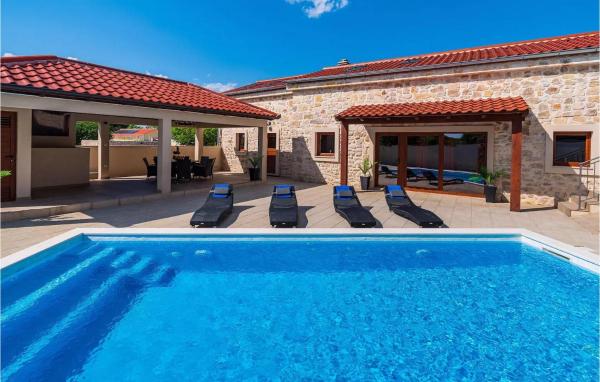 Villa Miandri, Book  Hoteller i Zadar County med pool, Swimmingpool