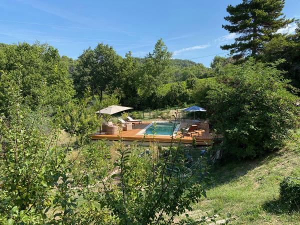 Otarkia, Book  Rhône-Alps hoteller med pool, Swimmingpool