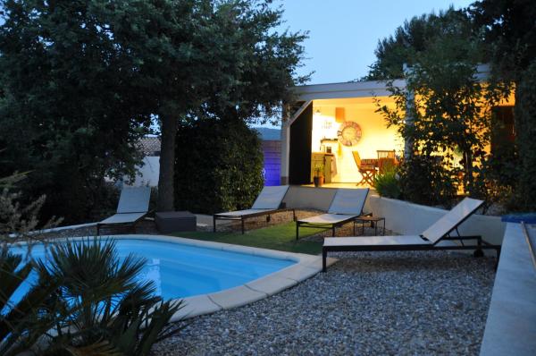 Magnifique Villa vue Ste Baume, Book  Carros hoteller med pool, Swimmingpool