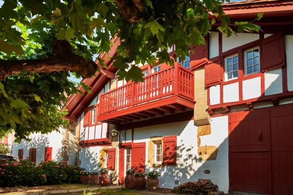 Maison Dominxenea, Book  Sare French Basque Country