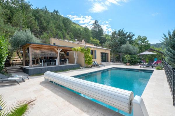 Coste, Book  Hoteller i Drôme Provençale med pool, Swimmingpool