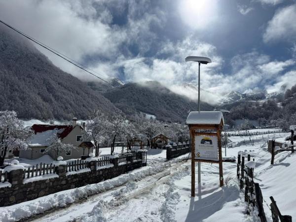 Bujtina Lepushe Agroturizem, Book  Hoteller i Lezhë County med parkering, Parkering