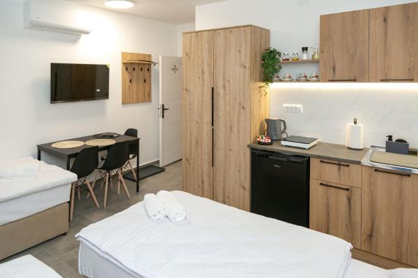 APARTMANI SM Zrenjanin - Bike & Moto Stop, Book  Hoteller i Vojvodina med parkering, Parkering
