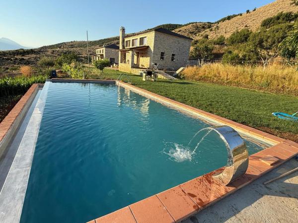 Villa Rovishta, Book  Hoteller i Gjirokastër County med pool, Swimmingpool
