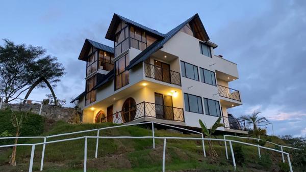 La Casa Bola Ecohotel, Book  Guaillabamba Pichincha
