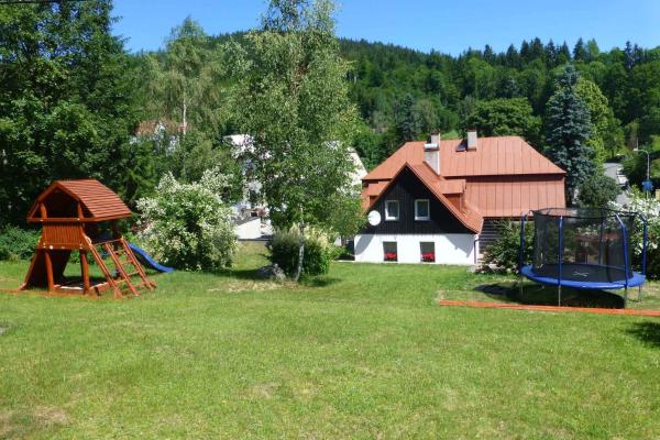 Holiday home in Josefuv Dul 1726, Book Feriehus Liberec Region hoteller med parkering, Parkering
