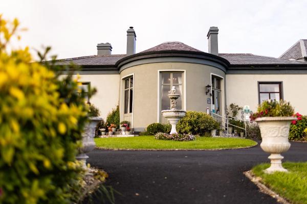 Ballinalacken Castle Country House Hotel, Book  Doolin The Burren