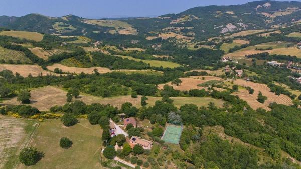 Agriturismo La Castellana, Book Landbrugsophold Piano Delle Pieve Umbrien