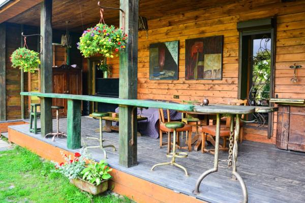 Gallery Guest Rooms, Book Pension Hoteller i Kernavė med parkering, Parkering